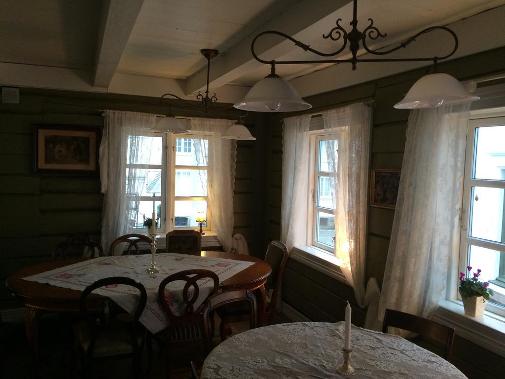 Gjestehuset Ibsen Гримстад Экстерьер фото